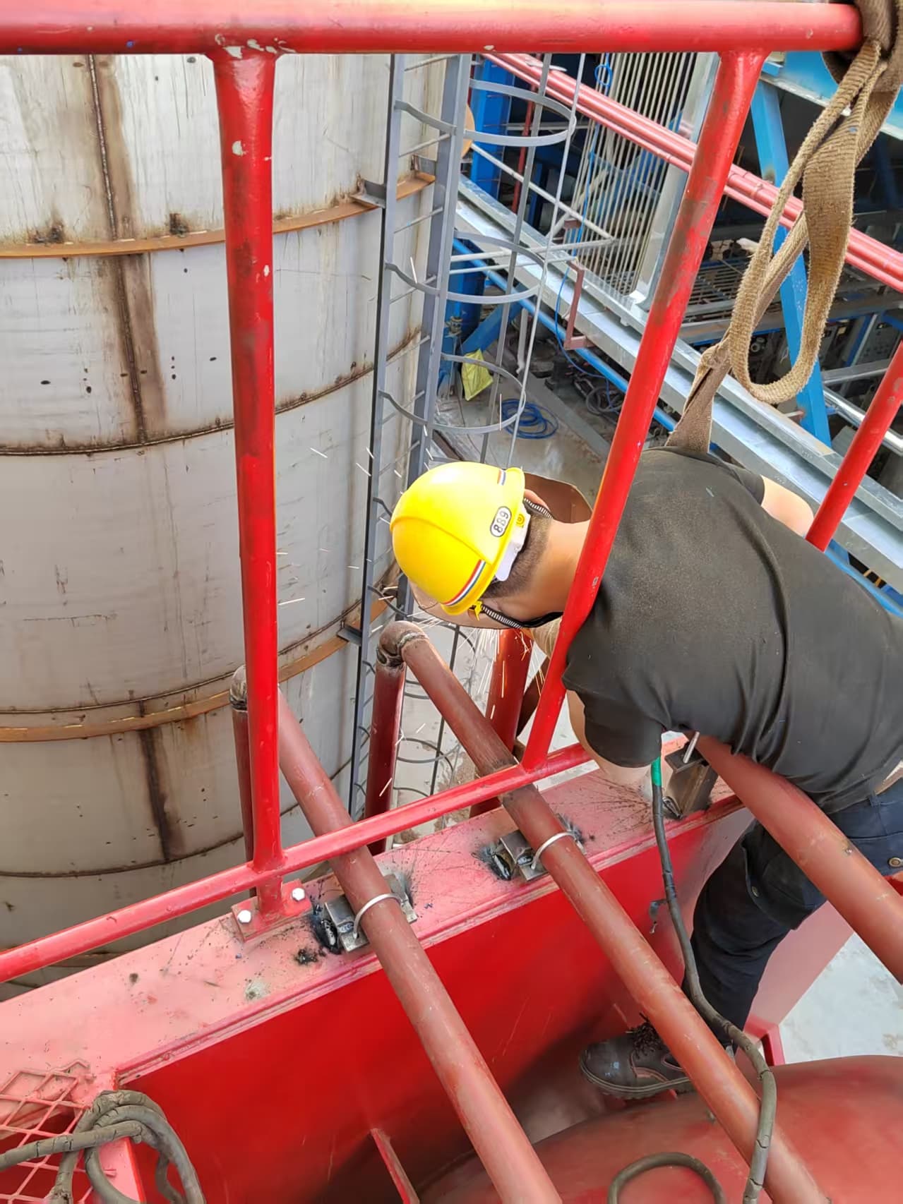 Central Material Feeding & Storage System detail 2