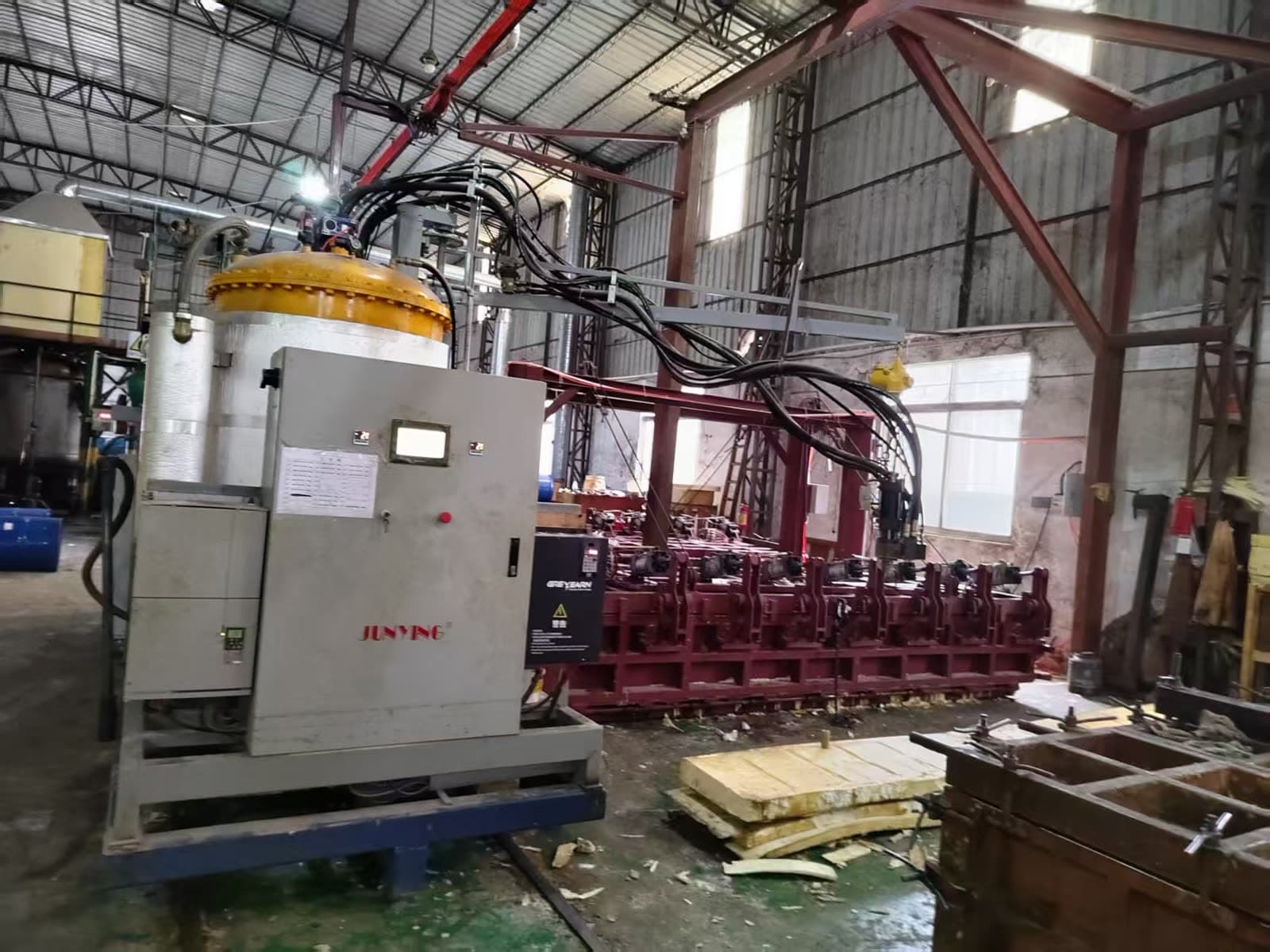 2-component high-flow foaming machine paired with a large electric-opening mold