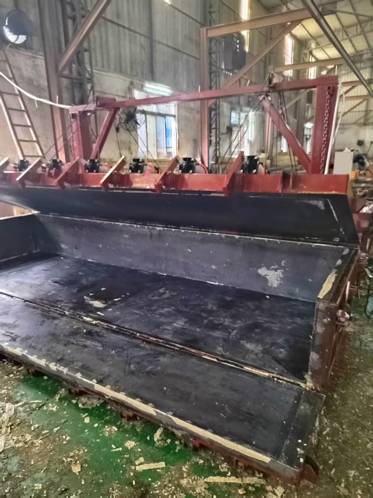 Large electric-opening mold in the open position