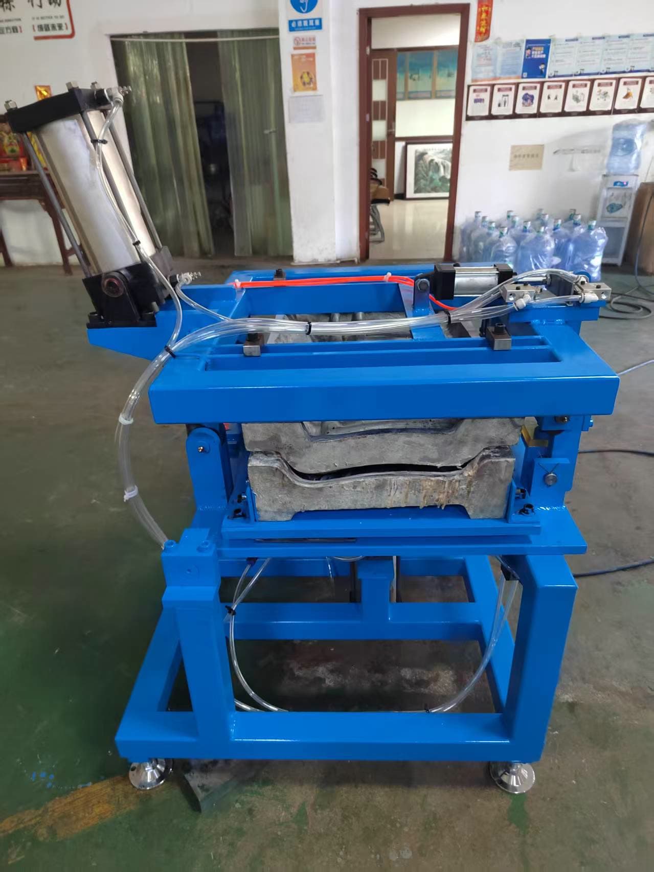 Hydraulic / Pneumatic Mold Carrier detail 1
