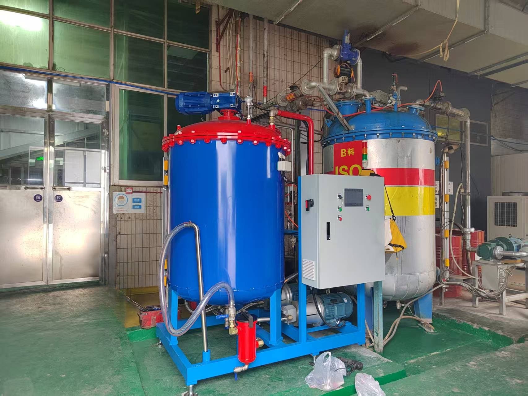 Intermediate storage tank
